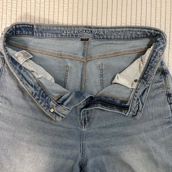 American Eagle Stretch Mom Straight Jean Size 14 - Picture 3 of 4